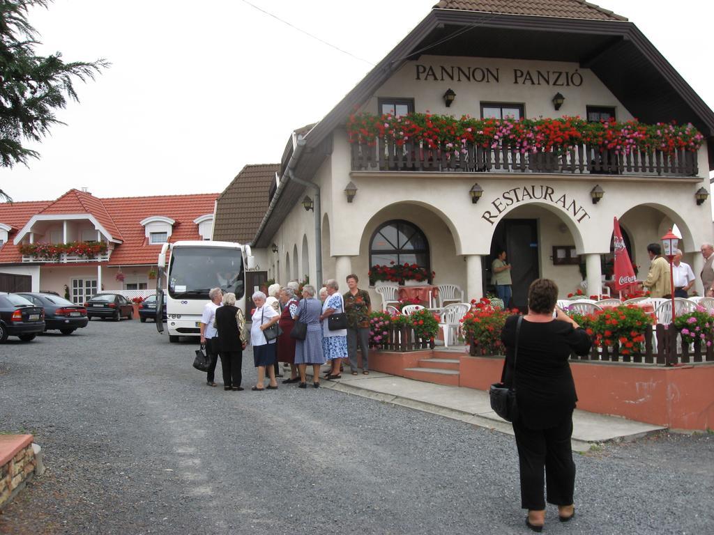 Отель Pannon Panzio Restaurant Паннонхальма Экстерьер фото