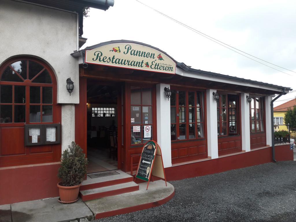 Отель Pannon Panzio Restaurant Паннонхальма Экстерьер фото